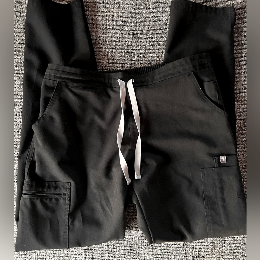Figs scrub pants. Size medium, black, great condition.